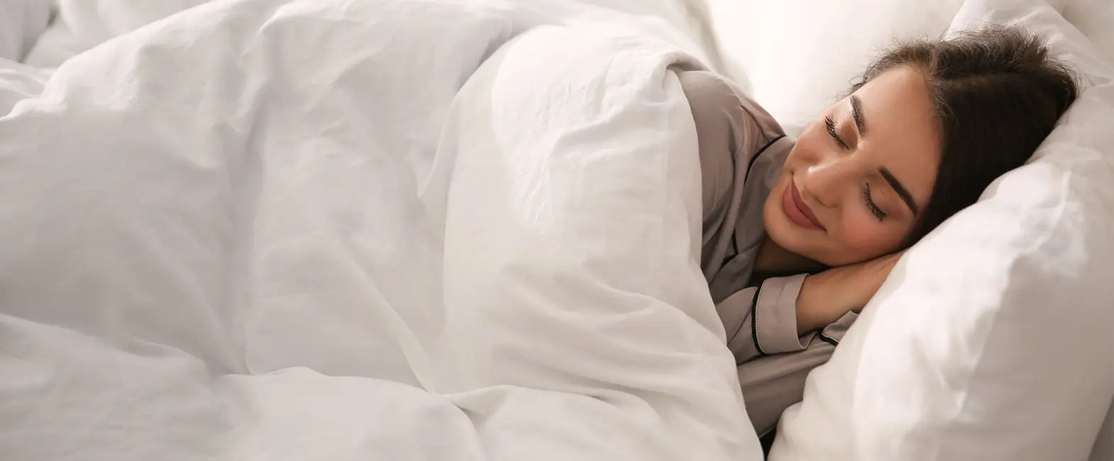 The Complete Guide to Choosing the Right Pillow for Your Sleeping Style