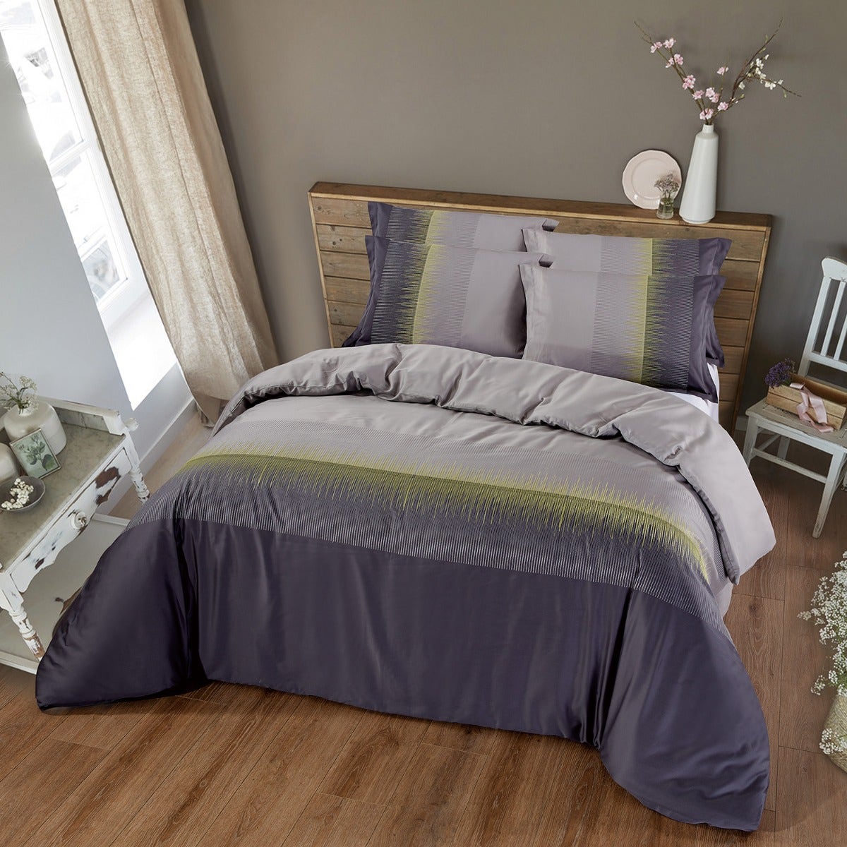 Maholi - Northern Lights Embroidered Duvet Cover Set