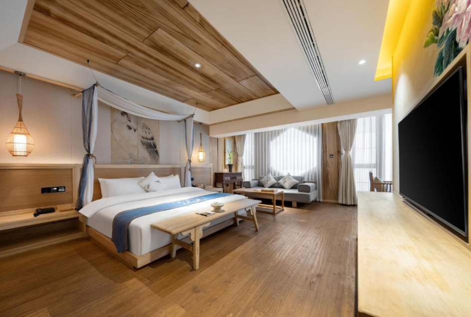 Royal Elite Hutterite White Duck Down Duvet 800 loft with 100% Organic Cotton Sateen Duvet Cover and Sheet Set on the bed in a warm modern bedroom.