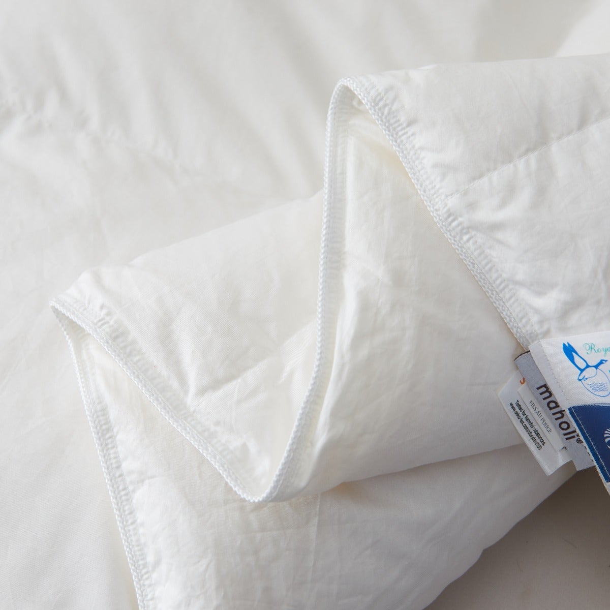 Royal Elite Canadian Hutterite White Duck Down Duvet Insert Comforter with 800 fill power, featuring piped stitched edges, 400 thread count cotton sateen shell, and DOWNMARK label. Hand sewn 3D baffle box construction to prevent down from shifting. No leak.